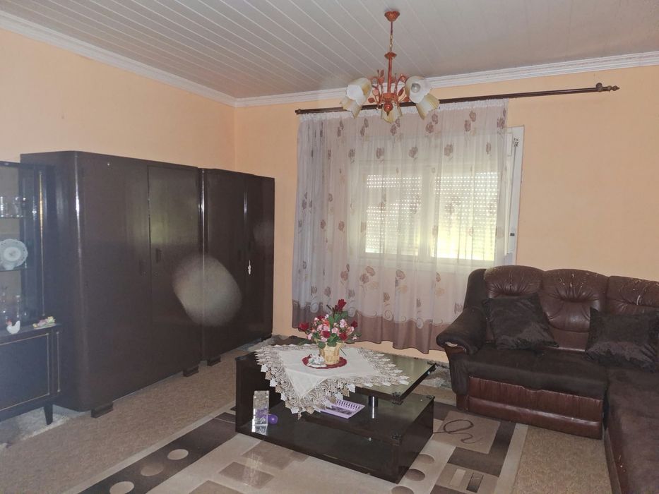 Casă spațioasă de vânzare în Șomoșcheș (comuna Cermei) – Ideală pentru două familii sau investiție!