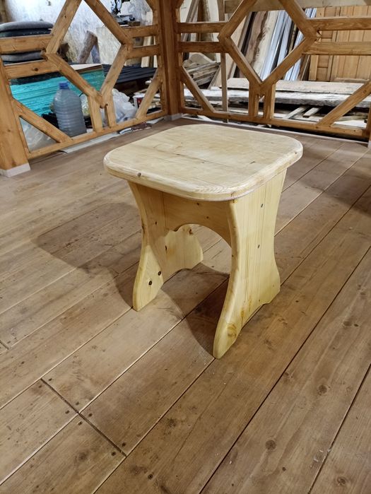 Табуретки из сосны