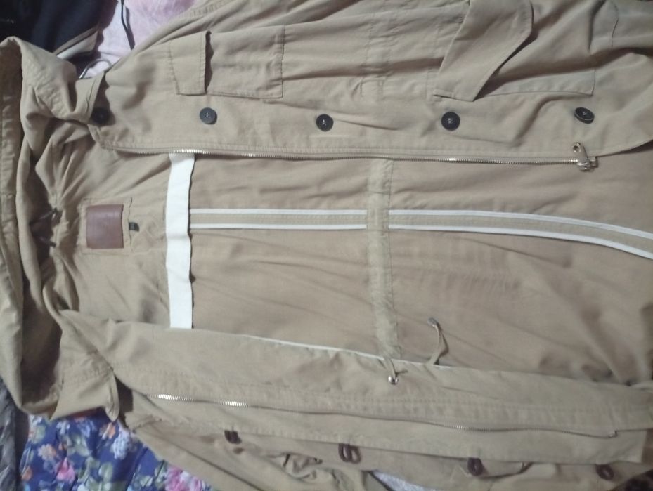 Осенняя куртка в идеальном состоянии