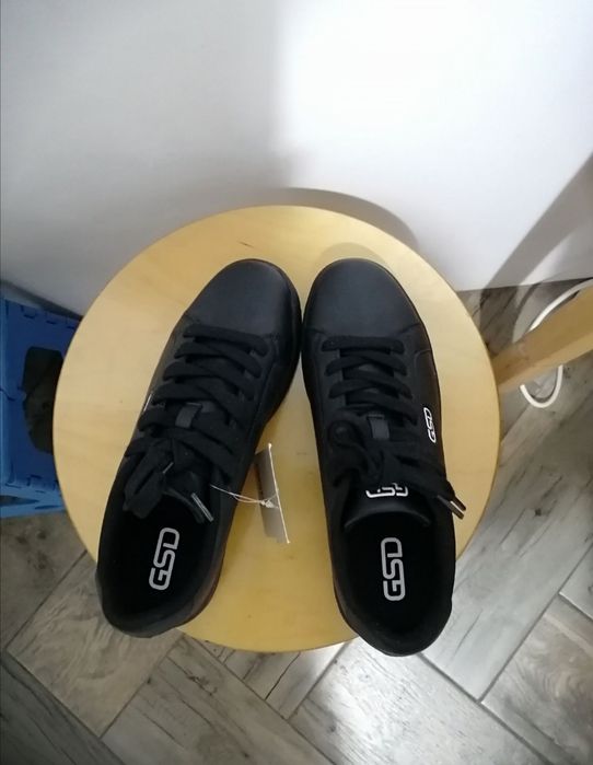 Кроссовки из Спортмастера (новые)
