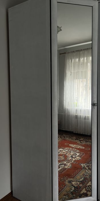 Угловой шкаф с зеркалом