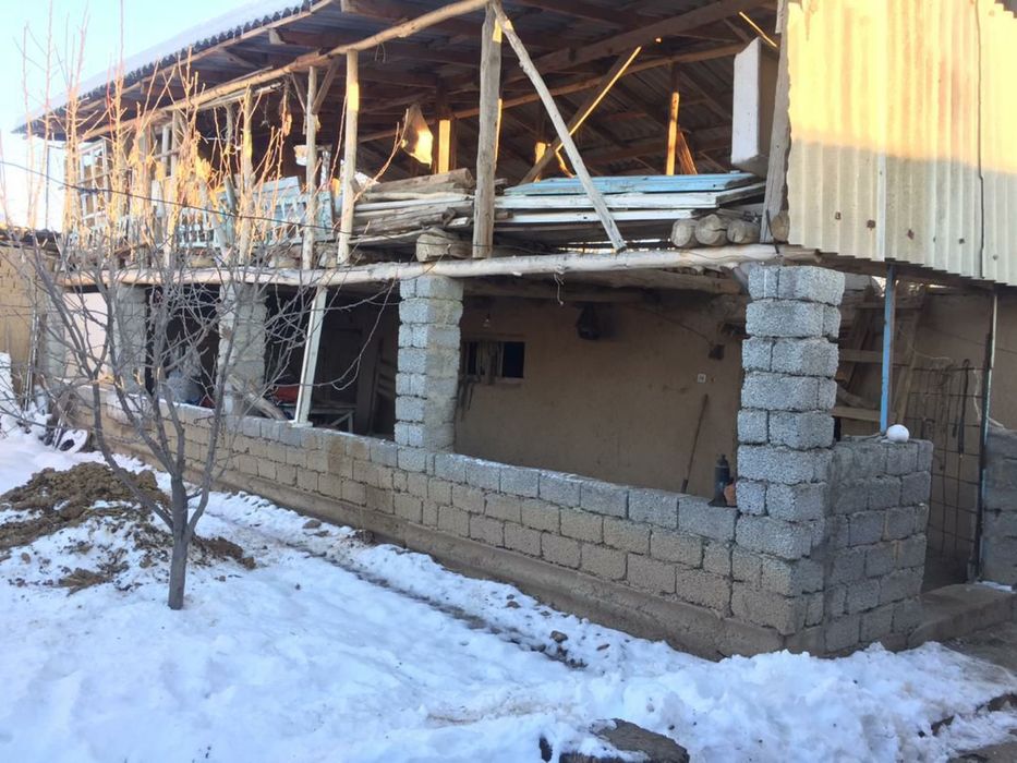 Ховли сотилади ёнида буш ери бн / Hovli sotiladi yonida bo'sh yeri bn