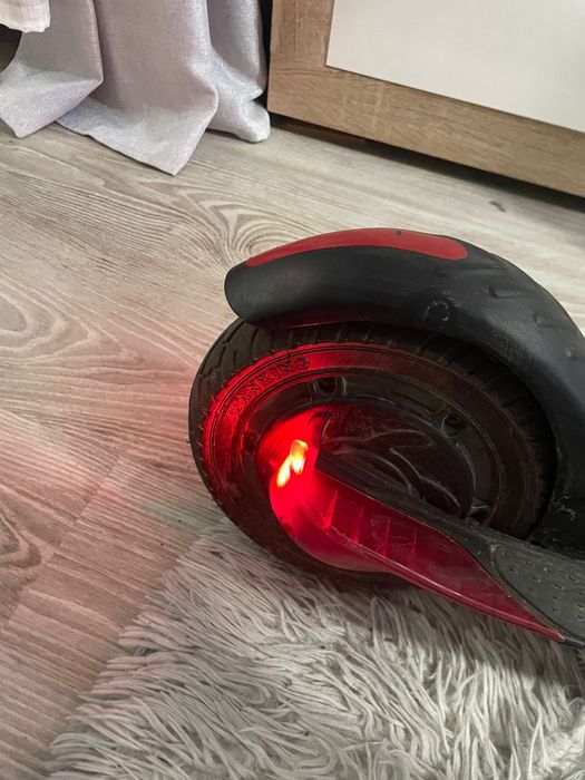 Vând trotineta electrica