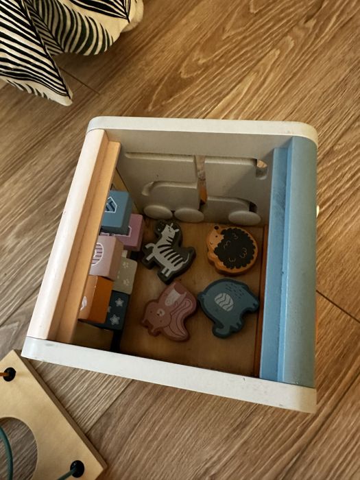 Cub Montessori - Centru activitati 5 in 1