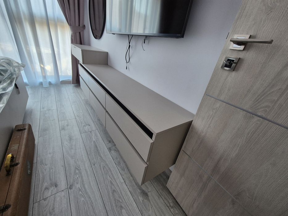 Dormitor matrimonial complet premium – Pat 180x200 cu somieră, măsuță de machiaj și LED – Ca nou