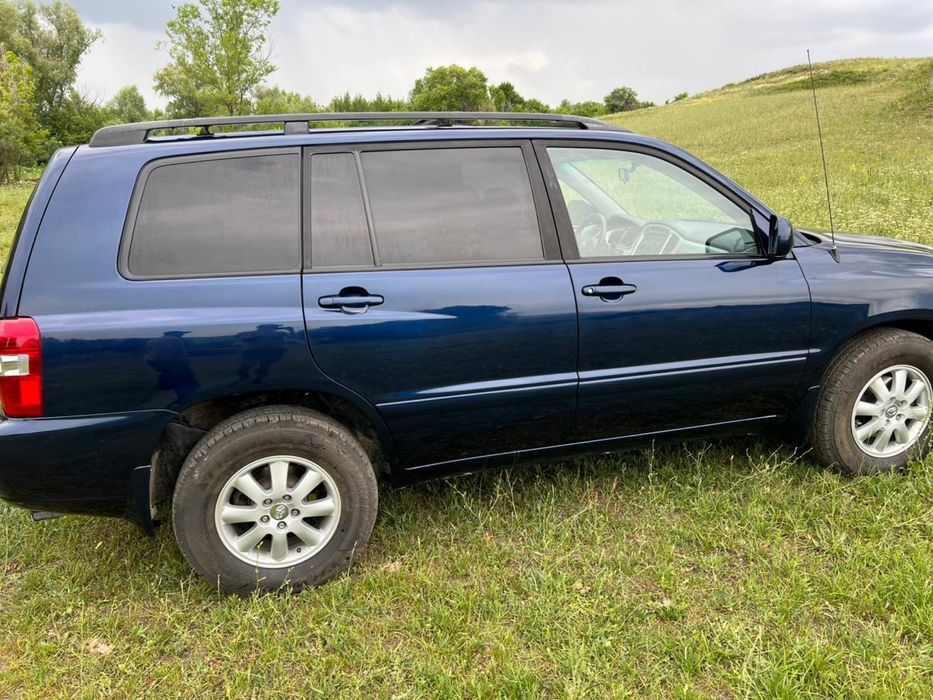 Машина тоуота хайландер