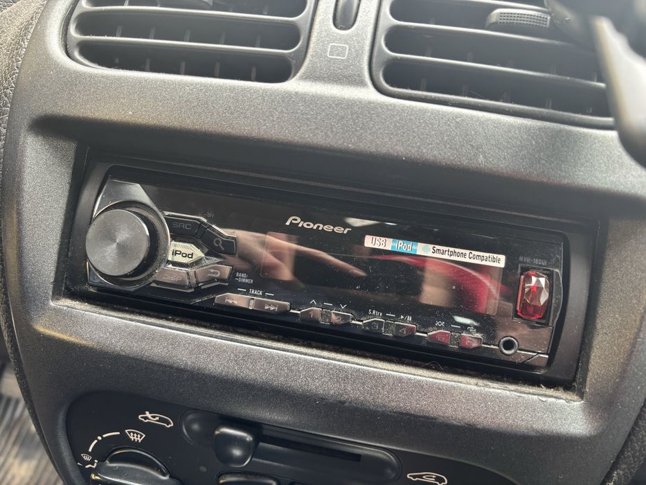 Player auto Pioneer MVH-180UI+boxe