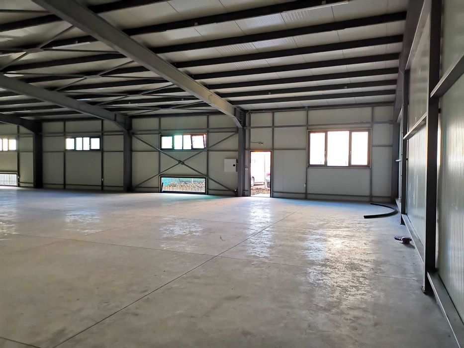 Давам под наем складови площи от 450 кв.м до 3500 кв.м