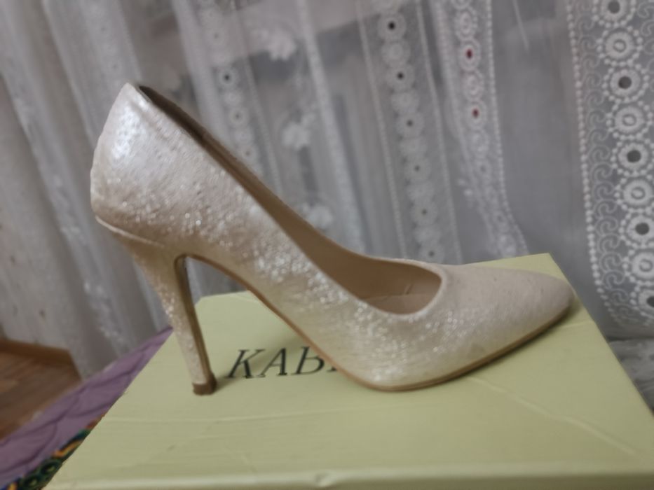 Бір-екі киілген туфлилер сатамын