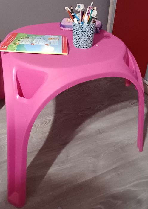 Set masa plus 1 scaun copil culoarea roz