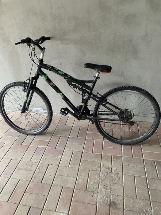 Bicicleta full suspension .
