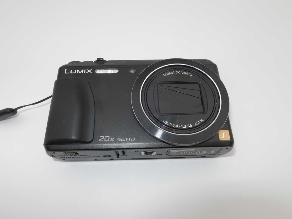 Panasonic Lumix DMC TZ55 компактен цифров фотоапарат, с въртящ се флип скрин, 20х оптичен зум, дигитална селфи камера, работи отлично!