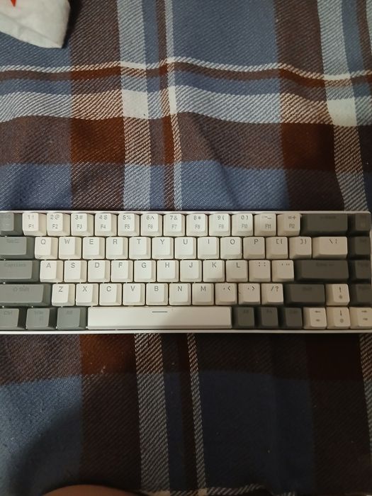 Продам клавиатуру механическую