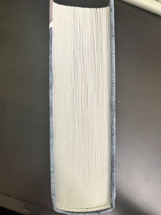 Продам книгу Дэн Браун - Ангелы и демоны