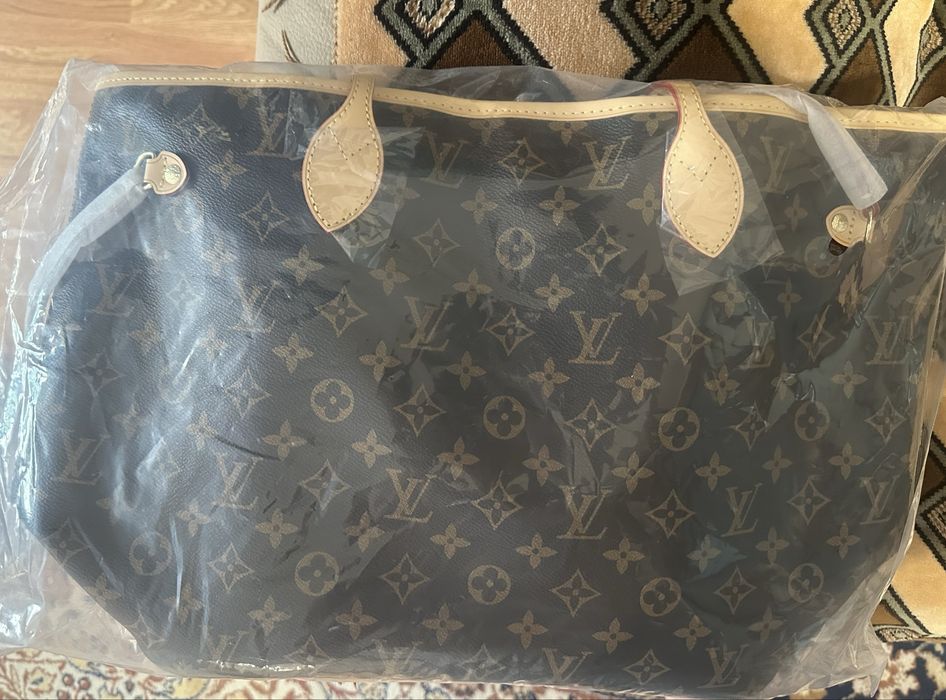 Продается сумка LV