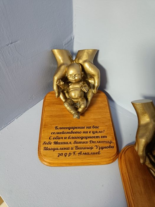 Статуетка, подходящ подарък за гинеколог