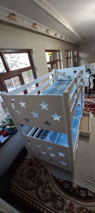 Крават 2 х ярустни из ламината и дерево перемешенно