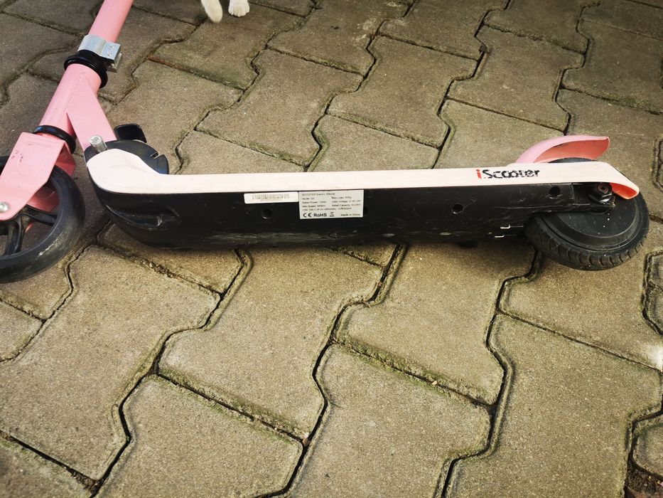 Trotineta electrica pentru fetite 5 - 8 ani