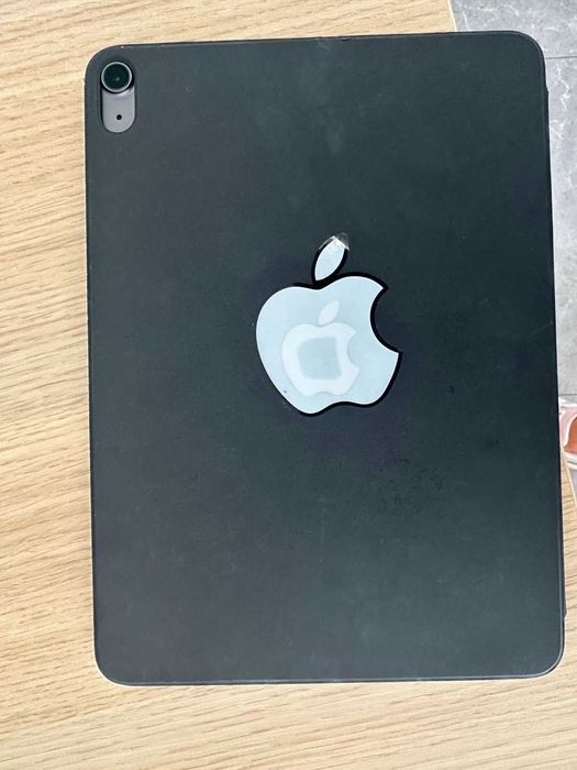 Ipad Air А2588 заключен / за части
