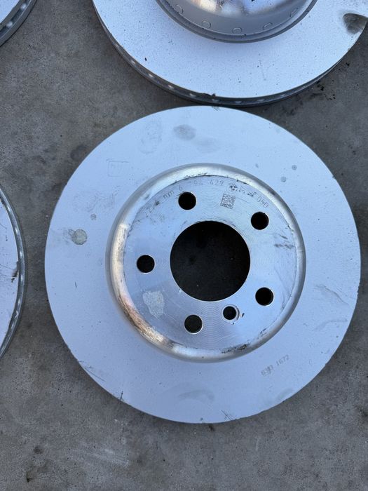 Чисто нови дискове BMW