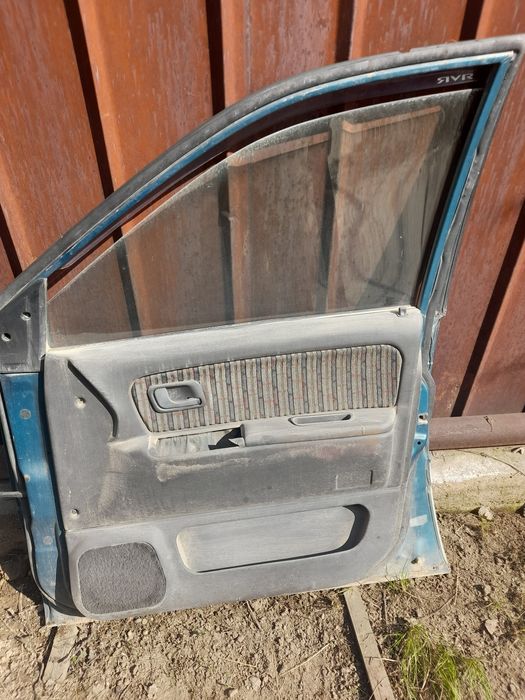 Дверь Mitsubishi space wagon