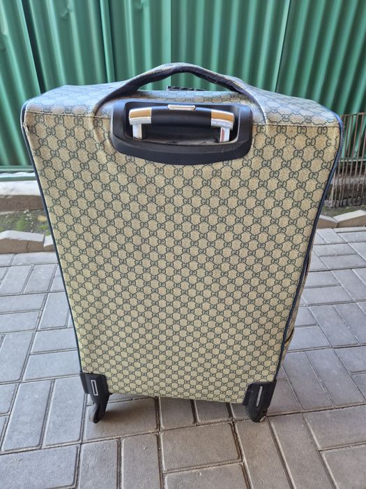 Чемодан продам б/у