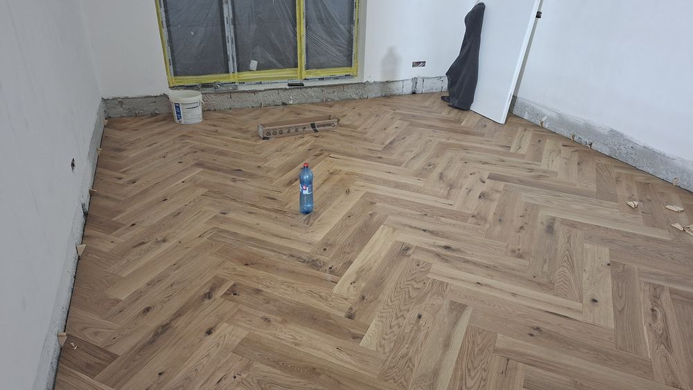 montaj parchet herringbone