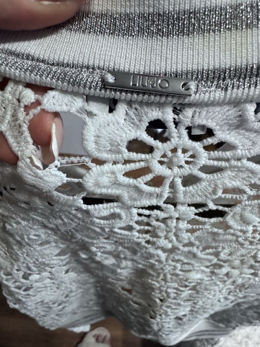 Нежна,връхна дреха на LIU JO