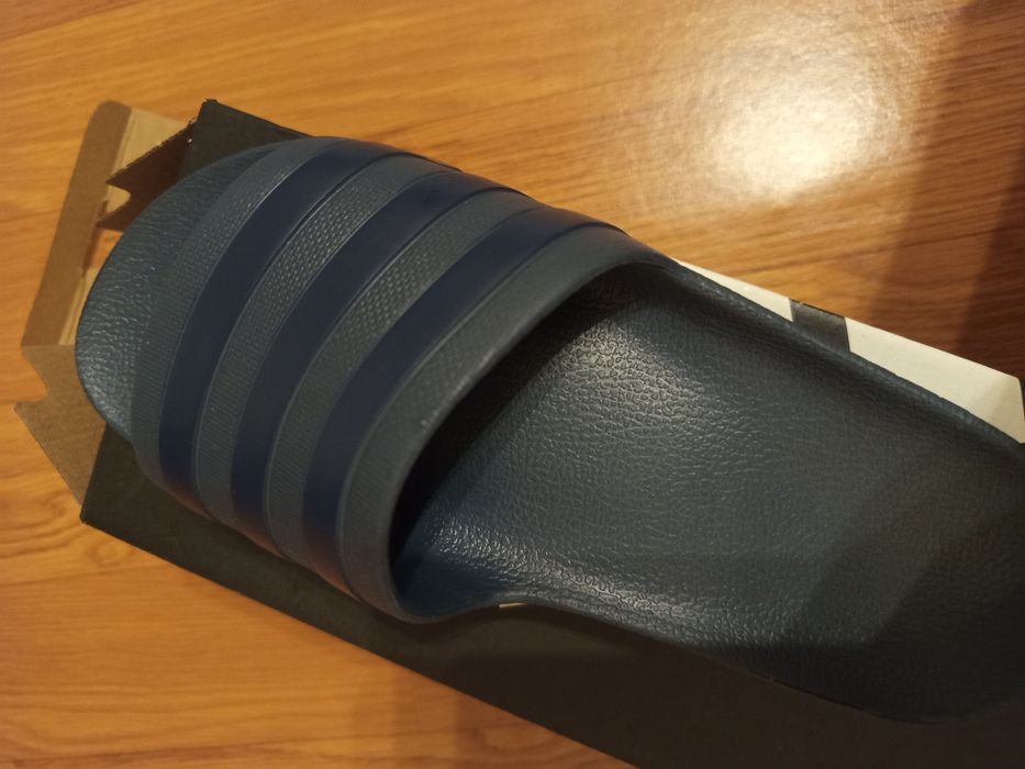 Новые сланцы Adidas