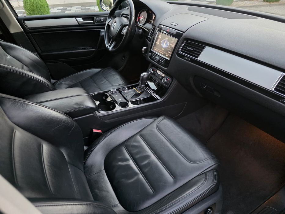 Vând vw Tuareg AN( 08/2011 ) 3.0 L 245 CP