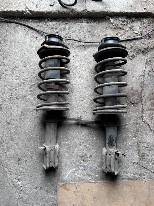 Стойки на приору передние сток  ваз 2110