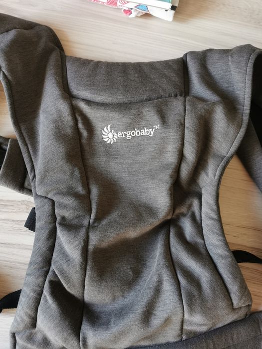 Marsupiu Ergobaby Embrace gri, ca nou