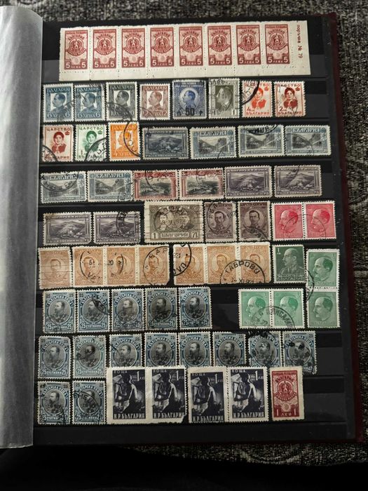 пощенски марки и класьори