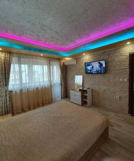 Дава се под наем Двустаен апартамент в Бургас, Център - 60 кв.м за 510 € - Снимка #1