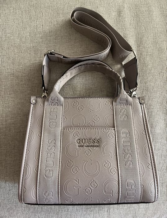 Нова Дамска Чанта Guess