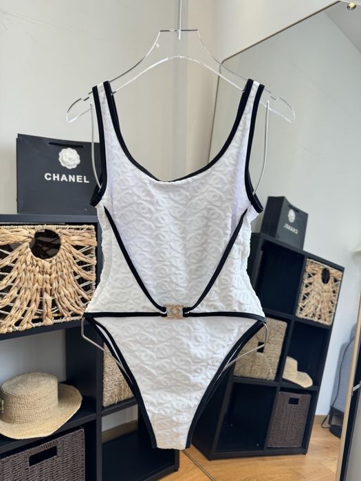 Costum de baie Chanel , calitate premium , pe comanda , nou , M