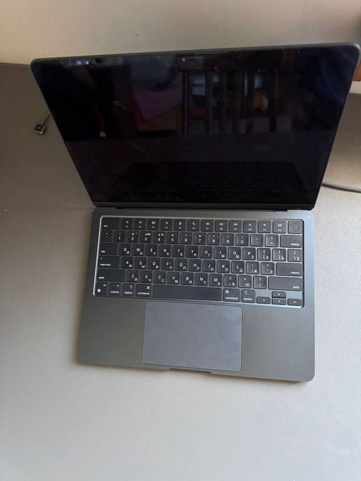 Продаю Macbook air13 M5 16/512  Midnight 2 цикла