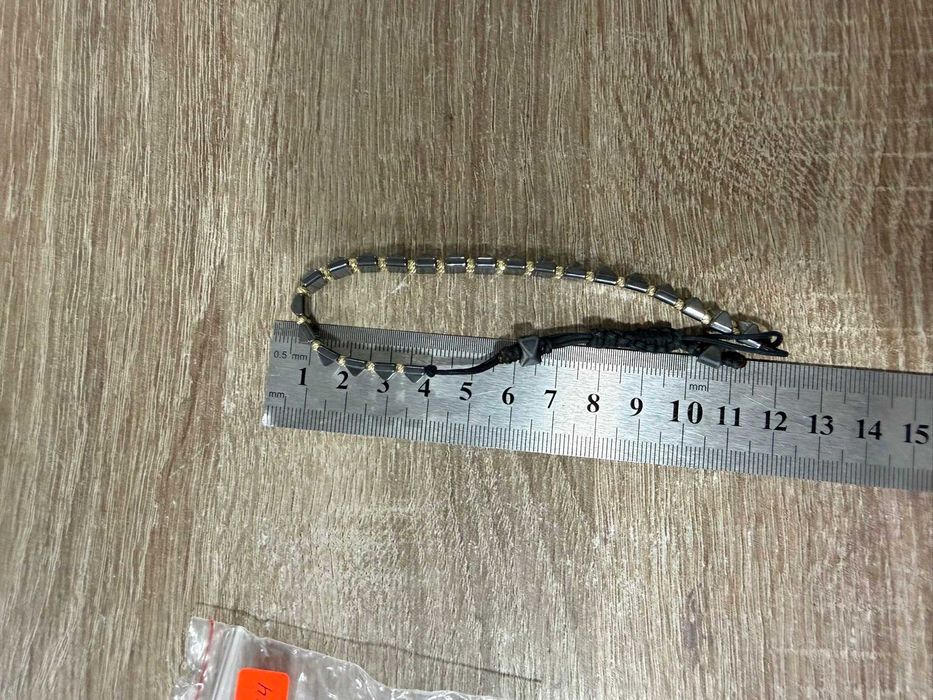 Златна гривна с маниста