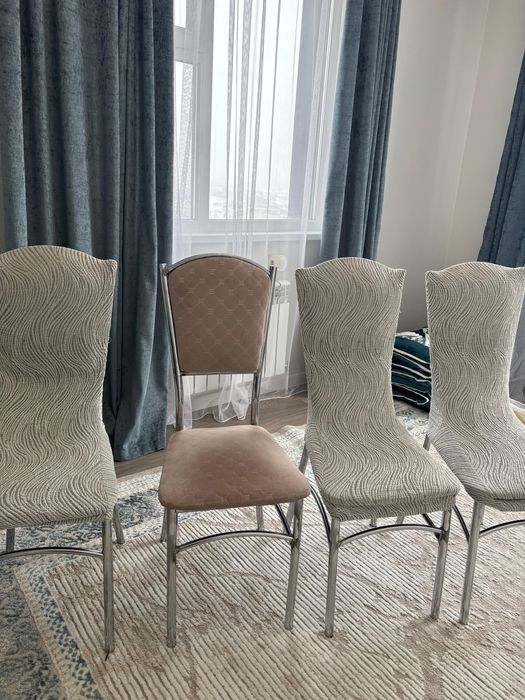 Стол со стульями