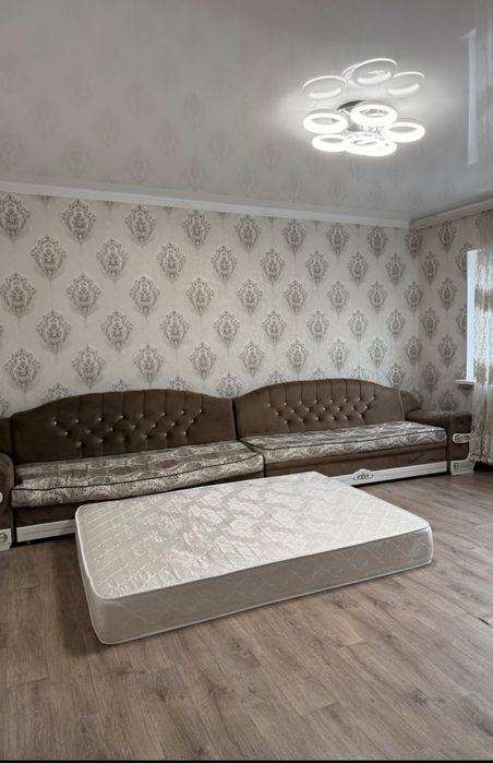 Диваны раскладные с подлокотниками