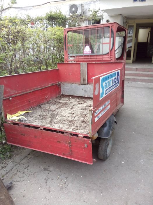 Moto rusească funcțională și schimb cu remorca auto