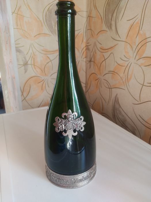 Продам пустую бутылку.