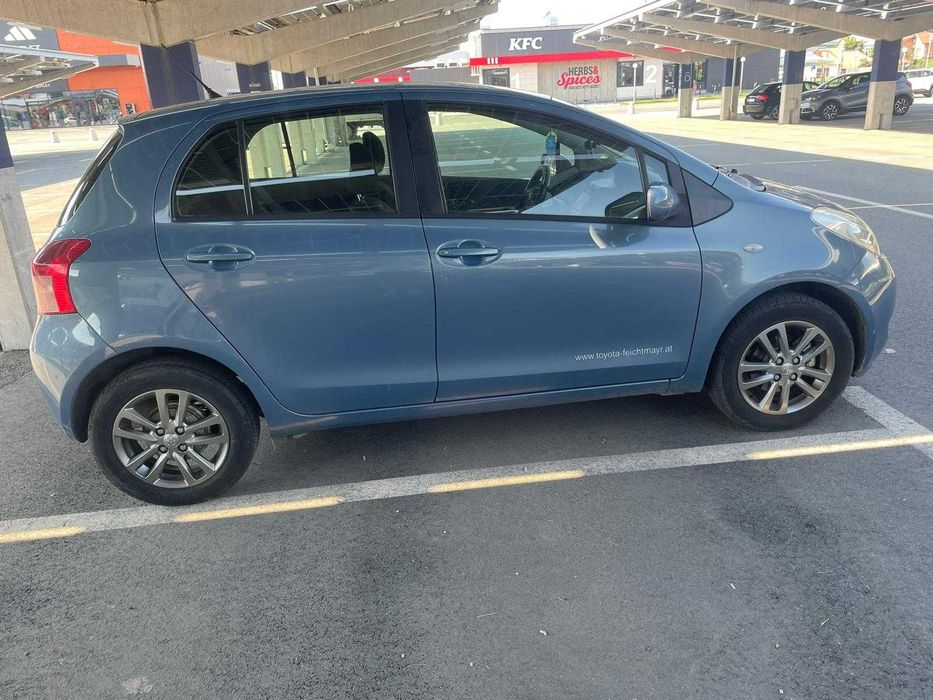 TOYOTA YARIS 2005 in perfecta stare estetica si functionare