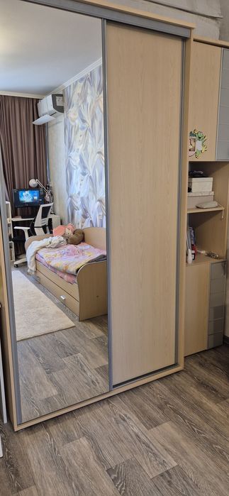 Продам шкаф и 2 кровати с матрасом