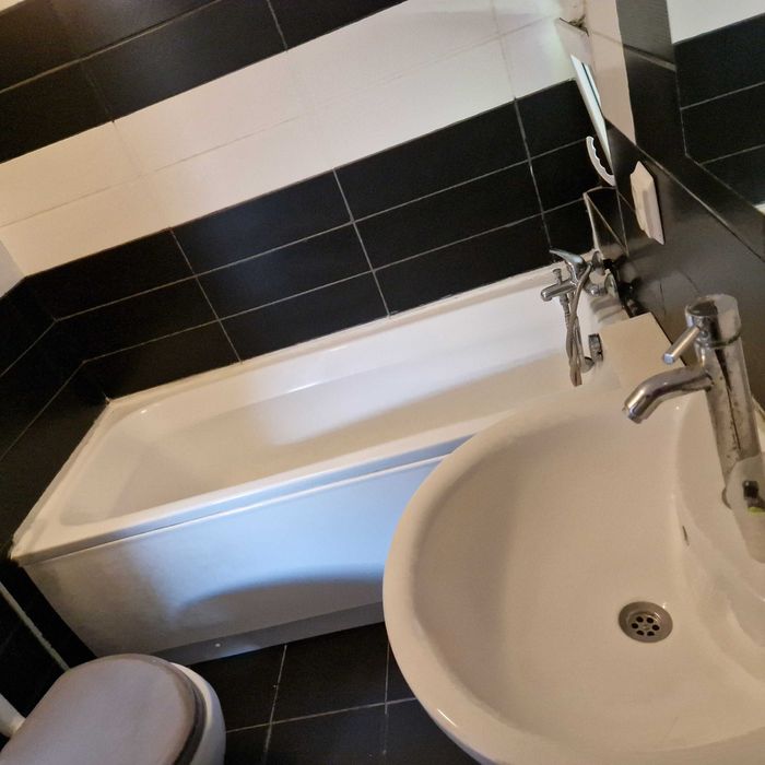 Proprietar,inchiriez ap 3 camere(configurabil)situat in imobil cu 2 ap, curte proprie,Romexpo Expozitiei Mihalache 1 Mai.Acces metrou si transp public