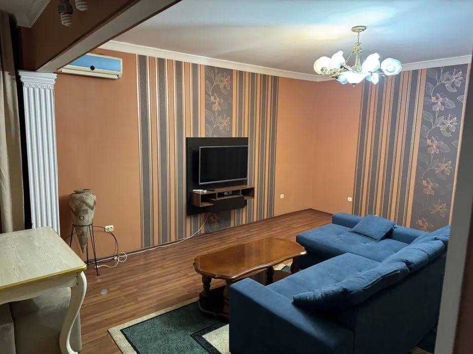 Kvartira продается в самом центре на Ц1 2 комнатная 2/6/9 60м2