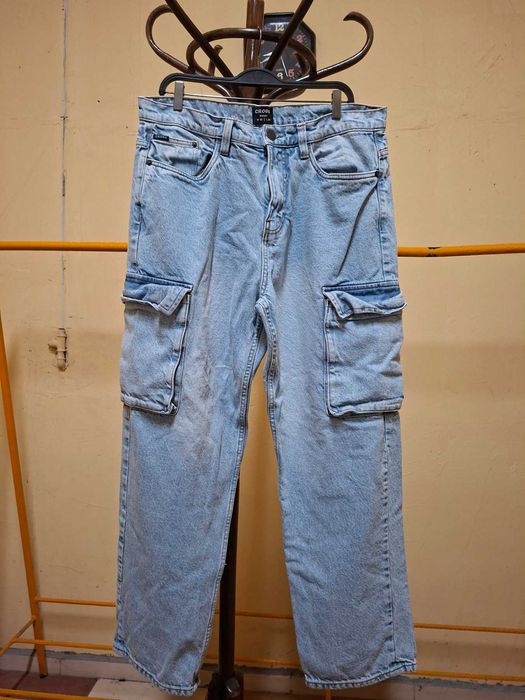 Продавам изключително запазени дънки Cropp