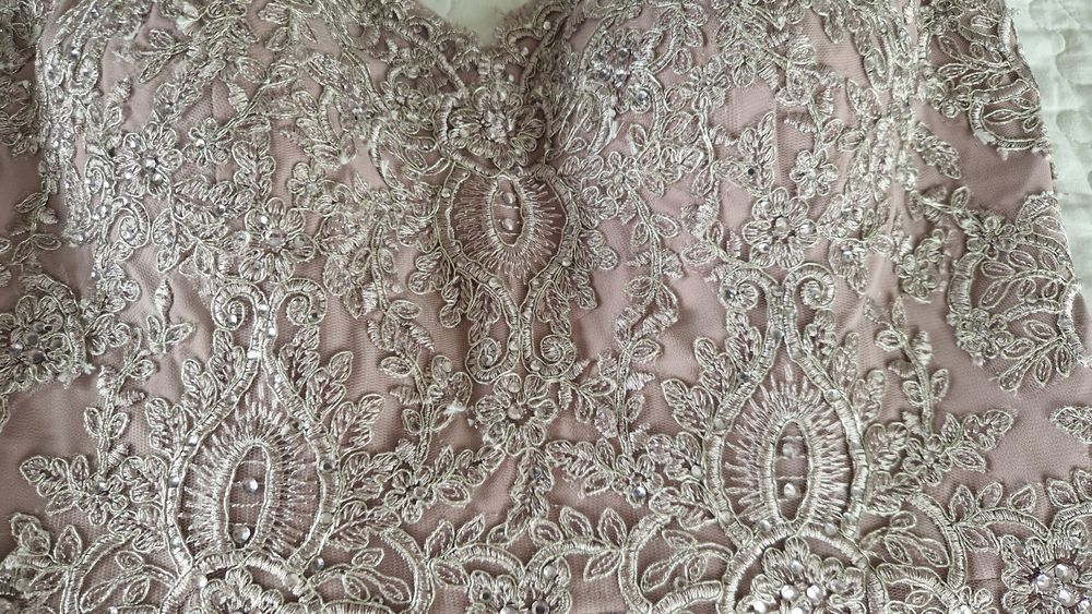 Официална рокля Luxuar Limited
Luxuar Limited
Luxuar Limited