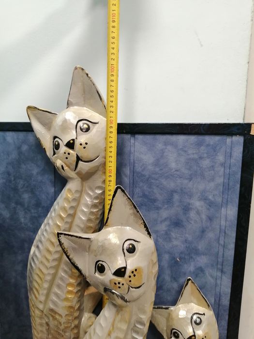 Статуэтки кошек из сандалавого дерева