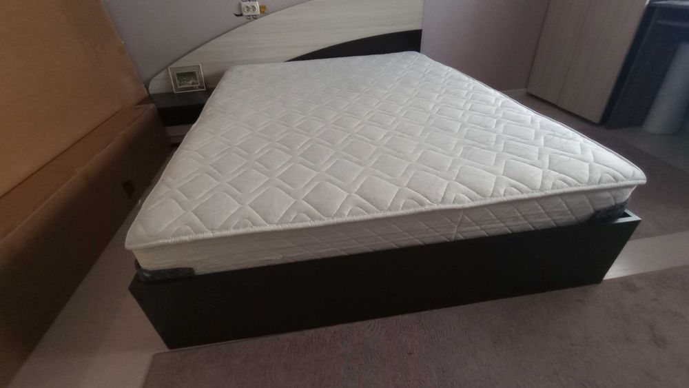 Легло с матрак 144/190. + нощно шкафче.